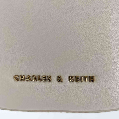 チャールズアンドキース CHARLES&KEITH Marlin マーリン アクリリックハンドルバケツバッグ レディース S