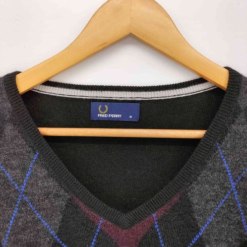フレッドペリー FRED PERRY ロゴ刺繍 アーガイル柄 ウール Vネック ニット メンズ import:M