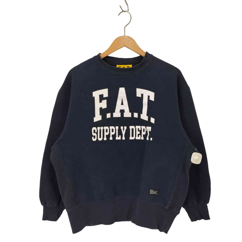 エフエーティー FAT titch ロゴプリントクルーネックスウェット メンズ