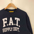 エフエーティー FAT titch ロゴプリントクルーネックスウェット メンズ