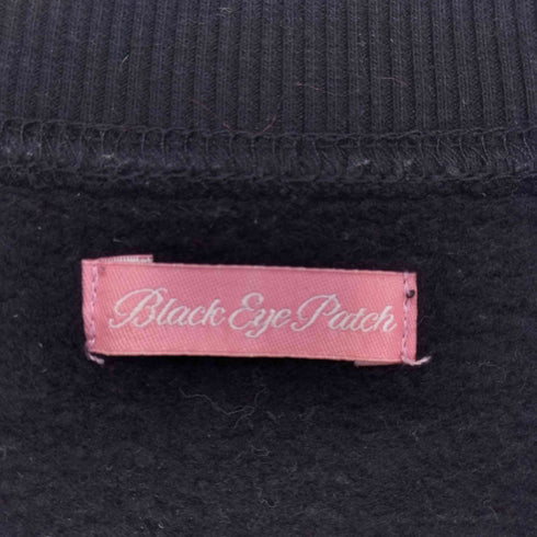 ザブラックアイパッチ THE BLACK EYE PATCH OG LABEL クロップド丈ロゴトレーナー レディース