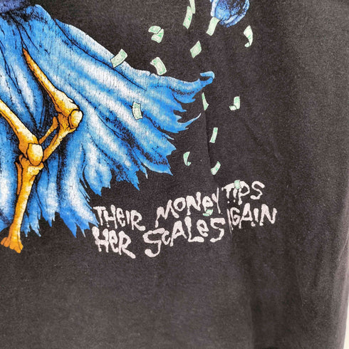 Their Money Tips Her Scales アートワーク プリント S/S Tシャツ メンズ
