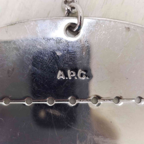 アーペーセー A.P.C. ロゴ刻印メタルプレートキーホルダー メンズ