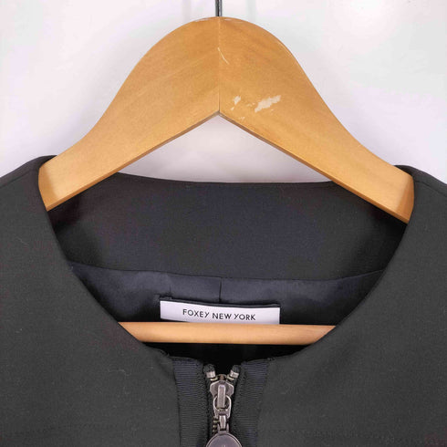 フォクシーニューヨーク FOXEY NEW YORK ロゴプレート 切替 シェイプ クロップド ダブルジップ ノーカラージャケット レディース JPN:40