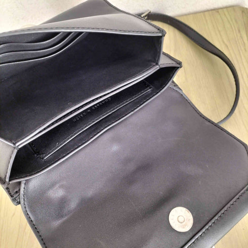 チャールズアンドキース CHARLES&KEITH メタリックアクセント ターンロッククロスボディバッグ レディース