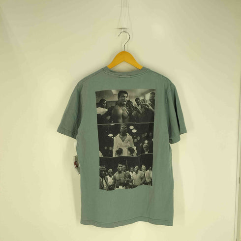 SHOE PALACE プロボクサー バックフォトプリント S/S クルーネック Tシャツ メンズ import:L