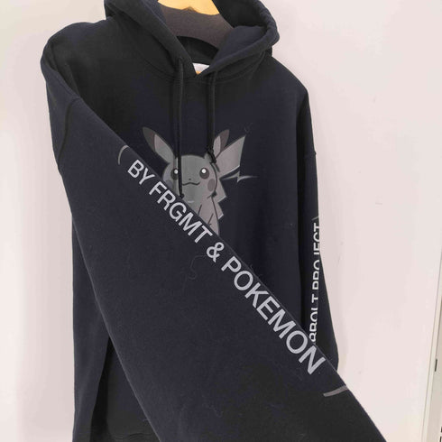 フラグメントデザイン fragment design THUNDERBOLT PROJECT BY FRGMT & pokémon キャラクタープリントプルオーバーパーカー メンズ JPN:XL