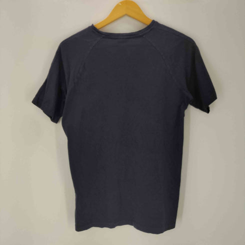 N NUMBER フェンダーロゴ プリント S/S ポケ付き Vネック Tシャツ メンズ JPN:2