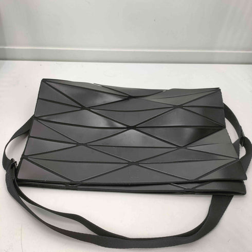 プリーツプリーズイッセイミヤケ PLEATS PLEASE ISSEY MIYAKE CROSSBODY BAG 幾何学柄 クロスボディ ショルダー バッグ メンズ