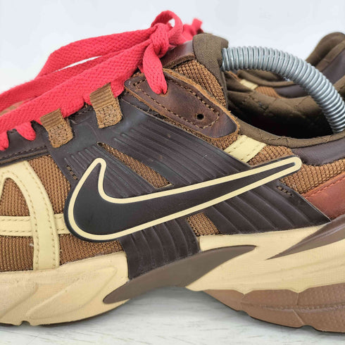 ナイキ NIKE V2K Run Light British Tan/Sesame/Picante Red/Light British Tan メンズ JPN:27
