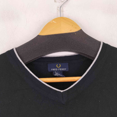 フレッドペリー FRED PERRY ワンポイントロゴ刺繍 Vネックウールニット メンズ import:L