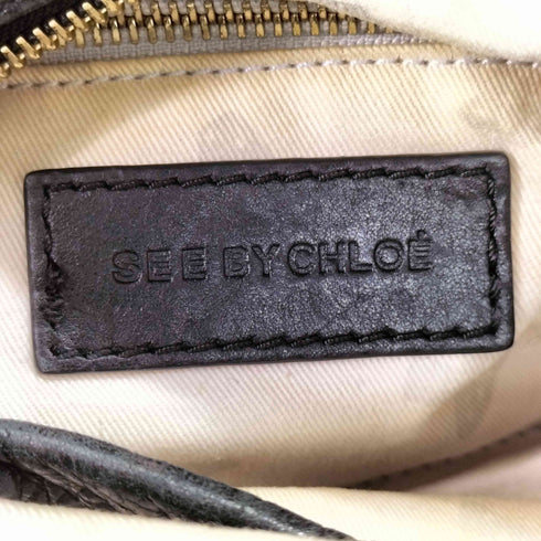 シーバイクロエ SEE BY CHLOE ロゴプレート フロントポケット レザーショルダー バッグ レディース