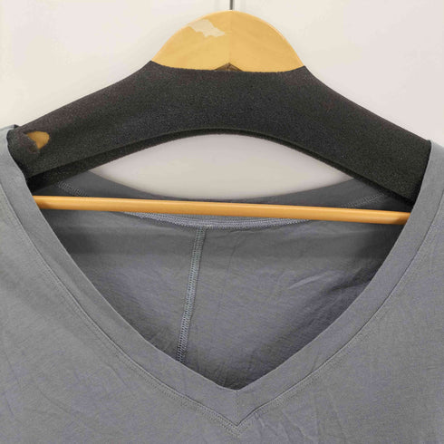 ルルレモン lululemon クロップドvネックTシャツ レディース