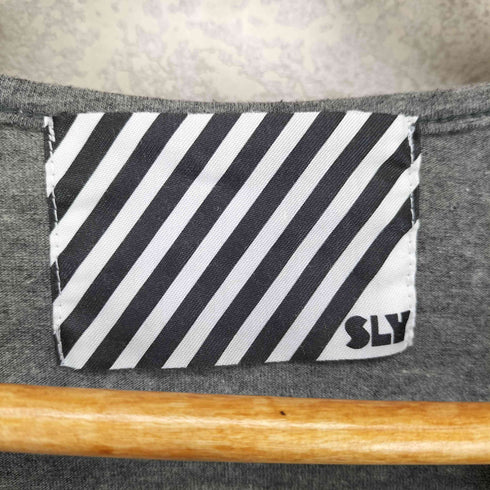 スライ SLY Y2K グラフィックプリントTシャツ レディース JPN:1