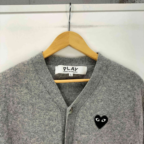 プレイコムデギャルソン PLAY COMME des GARCONS AD2023 24AW V-Neck Cardigan With Black Emblem Top Light Gray ブラック エンブレム Vネック ニット カーディガン メンズ JPN:L