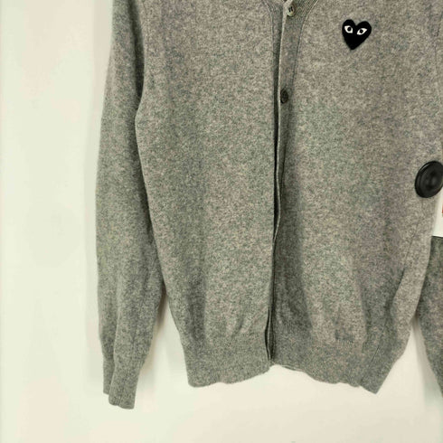 プレイコムデギャルソン PLAY COMME des GARCONS AD2023 24AW V-Neck Cardigan With Black Emblem Top Light Gray ブラック エンブレム Vネック ニット カーディガン メンズ JPN:L