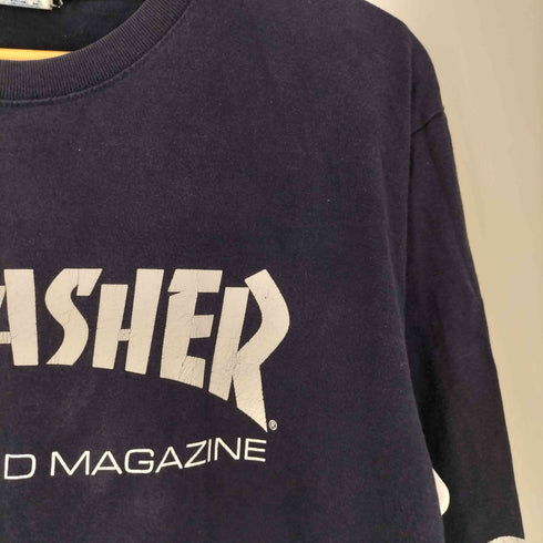 スラッシャー THRASHER SKATBOARD MAGAZINE フロント 袖プリント クルーネックR/Sシャツ メンズ JPN:XL