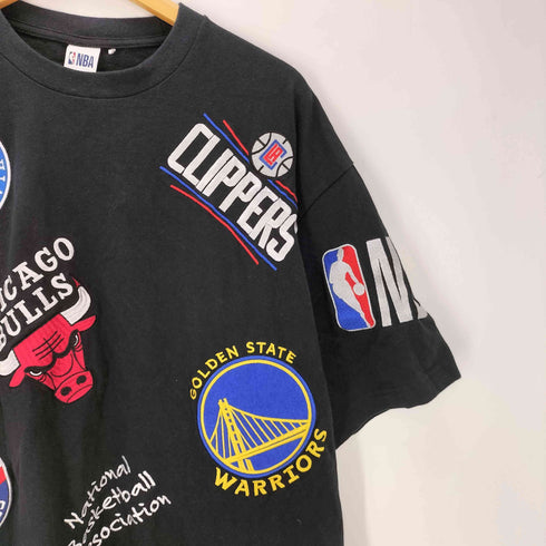 エヌビーエー NBA 23SS 別注 NBA チーム ロゴ ランダム ワッペン TEE ショートスリーブ カットソー メンズ import:M