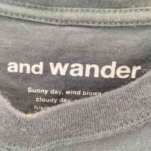 アンドワンダー and wander フロントプリント クルーネックTシャツ メンズ 2
