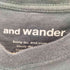 アンドワンダー and wander フロントプリント クルーネックTシャツ メンズ 2