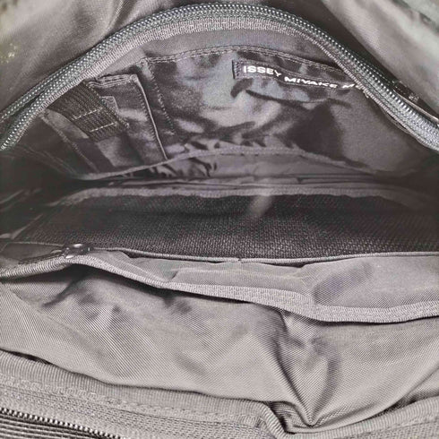 イッセイミヤケメン ISSEY MIYAKE MEN 中綿 2way ブリーフバッグ メンズ