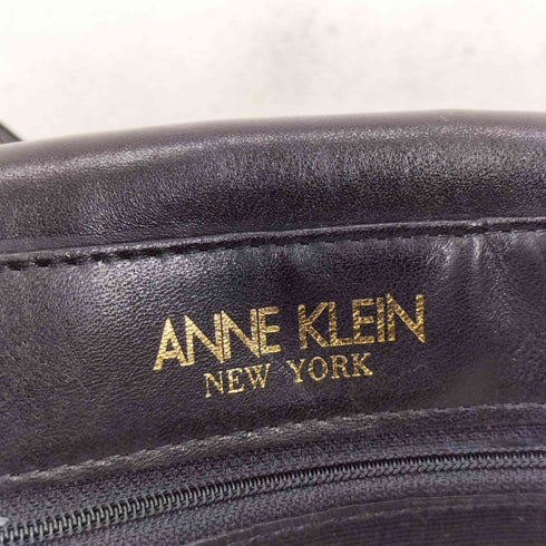 アンクライン ANNE KLEIN ロゴ刻印 レザーショルダーバッグ レディース