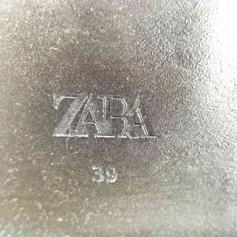 ザラ ZARA パテントレザーフィニッシュローファー レディース 39