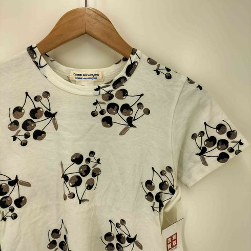 コムデギャルソンコムデギャルソン COMME des GARCONS COMME des GARCONS チェリープリント クルーネック Tシャツ レディース JPN:S
