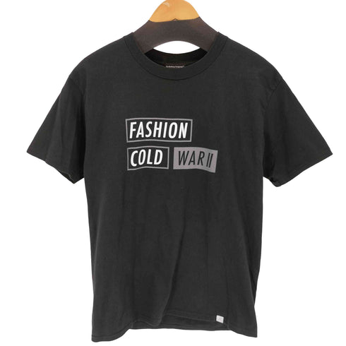 ドゥーナッシングコングレス Do Nothing Congress FASHION COLD WAR IIプリントTシャツ メンズ import:M