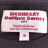 SECONDARY MATTHEW BARNEY 背面 フットボールチームプリント クルーネック半袖Tシャツ メンズ import:M
