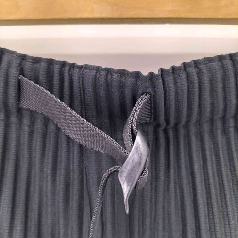 オムプリッセイッセイミヤケ HOMME PLISSE ISSEY MIYAKE プリーツ フリップパンツ ショーツ メンズ JPN:3