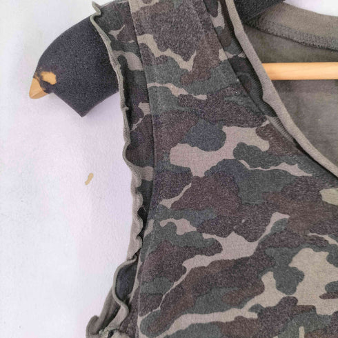 golly andela MILITARY フリルデザイン カモ ノースリーブ カットソー レディース JPN:M