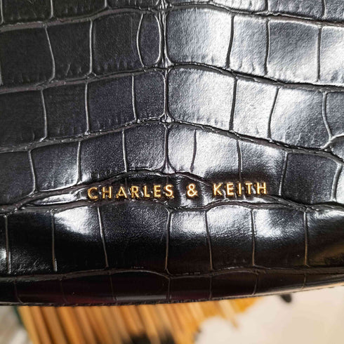 チャールズアンドキース CHARLES&KEITH クロックエフェクト バケツショルダーバッグ レディース