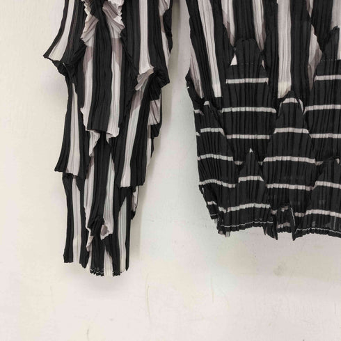 イッセイミヤケ ISSEY MIYAKE ストライププリーツデザインカットソー レディース JPN:L