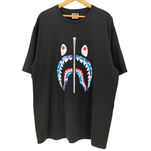 アベイシングエイプ A BATHING APE ABC Camo Shark T-Shirt メンズ 3XL