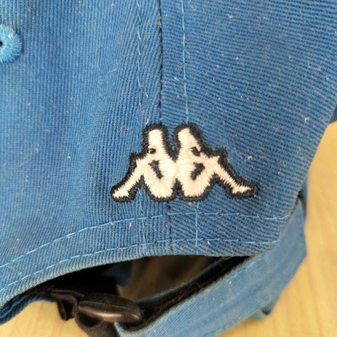 カッパ Kappa 国旗刺繍ストラップバックキャップ メンズ