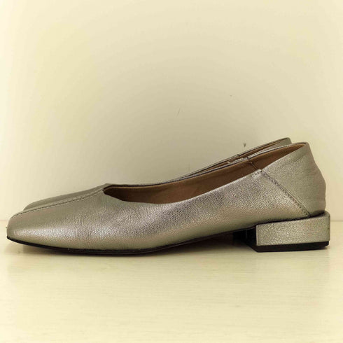 オデットエオディール Odette e Odile スクエア センターシーム フラット シルバー パンプス フラット シューズ レディース JPN:22