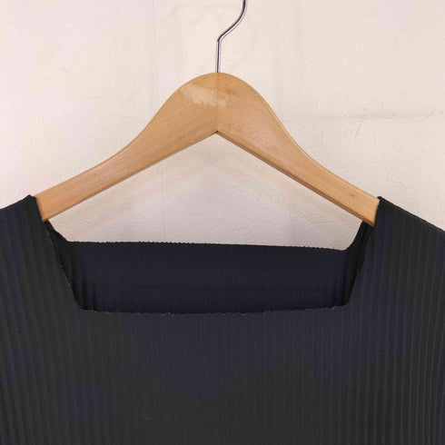 イッセイミヤケミー ISSEY MIYAKE me プリーツ ノースリーブブラウス レディース