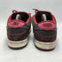 ナイキスケートボーディング NIKE SB Riot Skateshop ライオットスケートショップ DUNK LOW ダンク ロー マホガニー ダーク ビートルート チーム レッド メンズ JPN:26