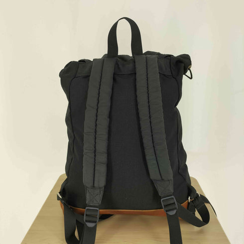 ザノースフェイス THE NORTH FACE レザー切替 ハーフドームロゴパッチ フラップ 巾着型 ストリングポケット バックパック デイパック リュック メンズ