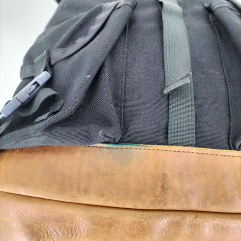 ザノースフェイス THE NORTH FACE レザー切替 ハーフドームロゴパッチ フラップ 巾着型 ストリングポケット バックパック デイパック リュック メンズ