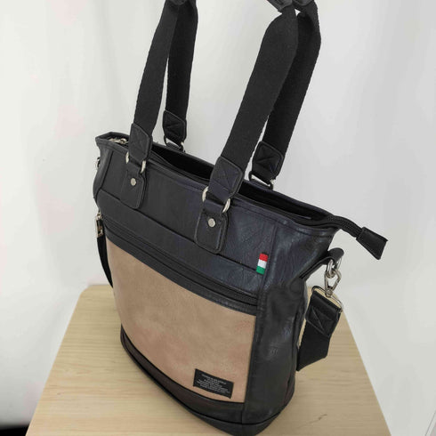 グッシオ GUSCIO レザーショルダーバッグ メンズ