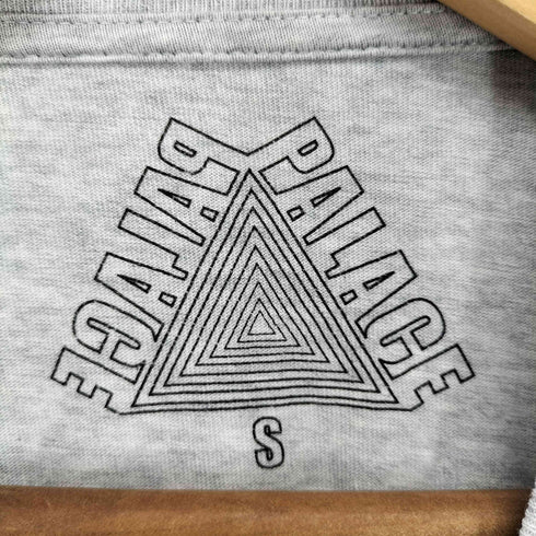 パレス PALACE TRI LINGUAL T-SHIRT メンズ S