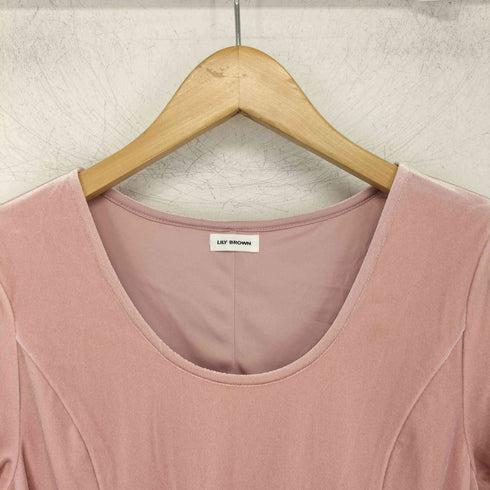 リリーブラウン Lily Brown 26SS ベロアペプラムフリルトップス レディース ONE SIZE