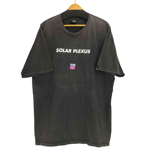 アンディフィーテッド UNDEFEATED フロントプリント クルーネック S/S Tシャツ レディース import:XL