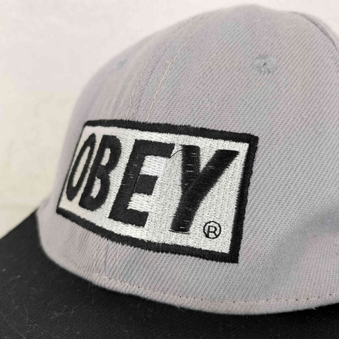 オベイ OBEY つば裏緑 ロゴ6パネルキャップ メンズ ONE SIZE