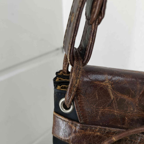 A.Y.A} Leather レザー クロコ型 ショルダーバッグ レディース