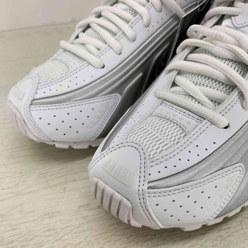 ナイキ NIKE Shox R4 White and Metallic Silver ローカットスニーカー レディース 24.5