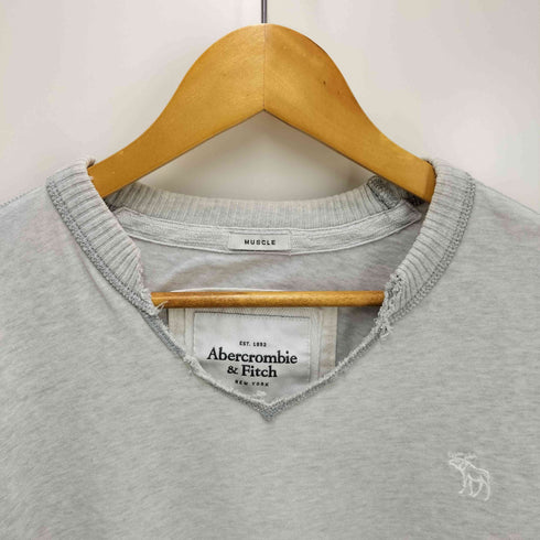 アバクロンビーアンドフィッチ Abercrombie & Fitch フロントロゴ刺繍 Vネックトップス メンズ import:XL