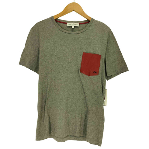 サルヴァトーレフェラガモ Salvatore Ferragamo イタリア製 ロゴ レザーポケット S/S クルーネック Tシャツ メンズ import:S
